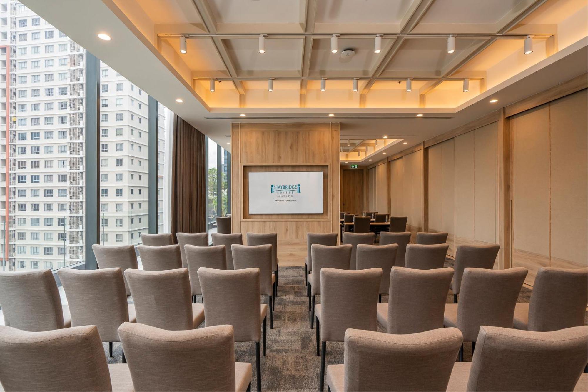 Staybridge Suites Bangkok Sukhumvit By Ihg Екстериор снимка