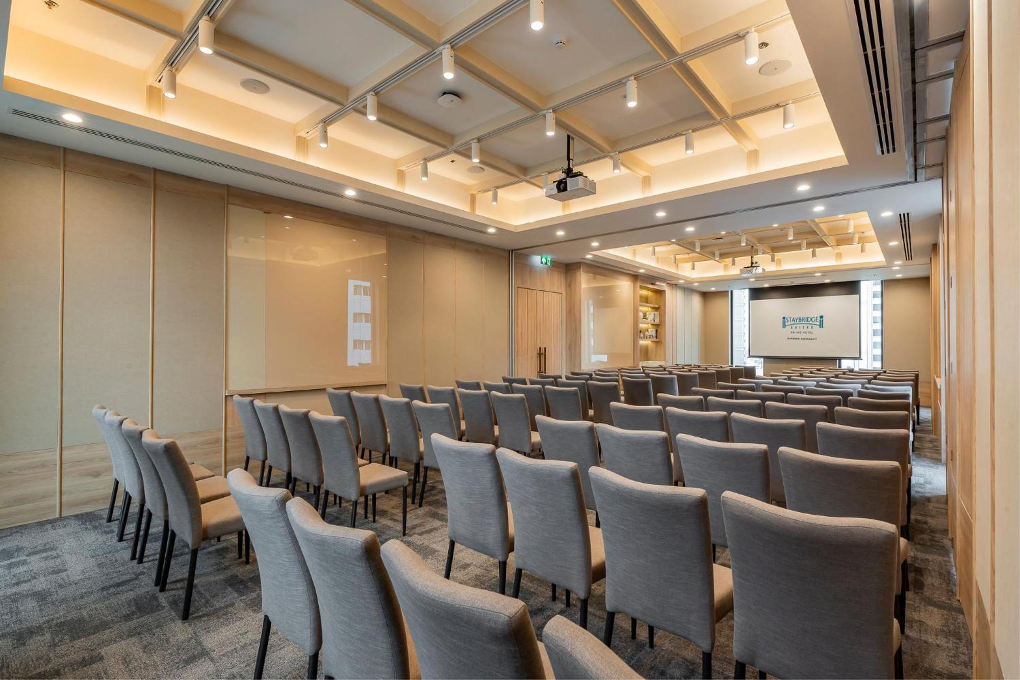 Staybridge Suites Bangkok Sukhumvit By Ihg Екстериор снимка